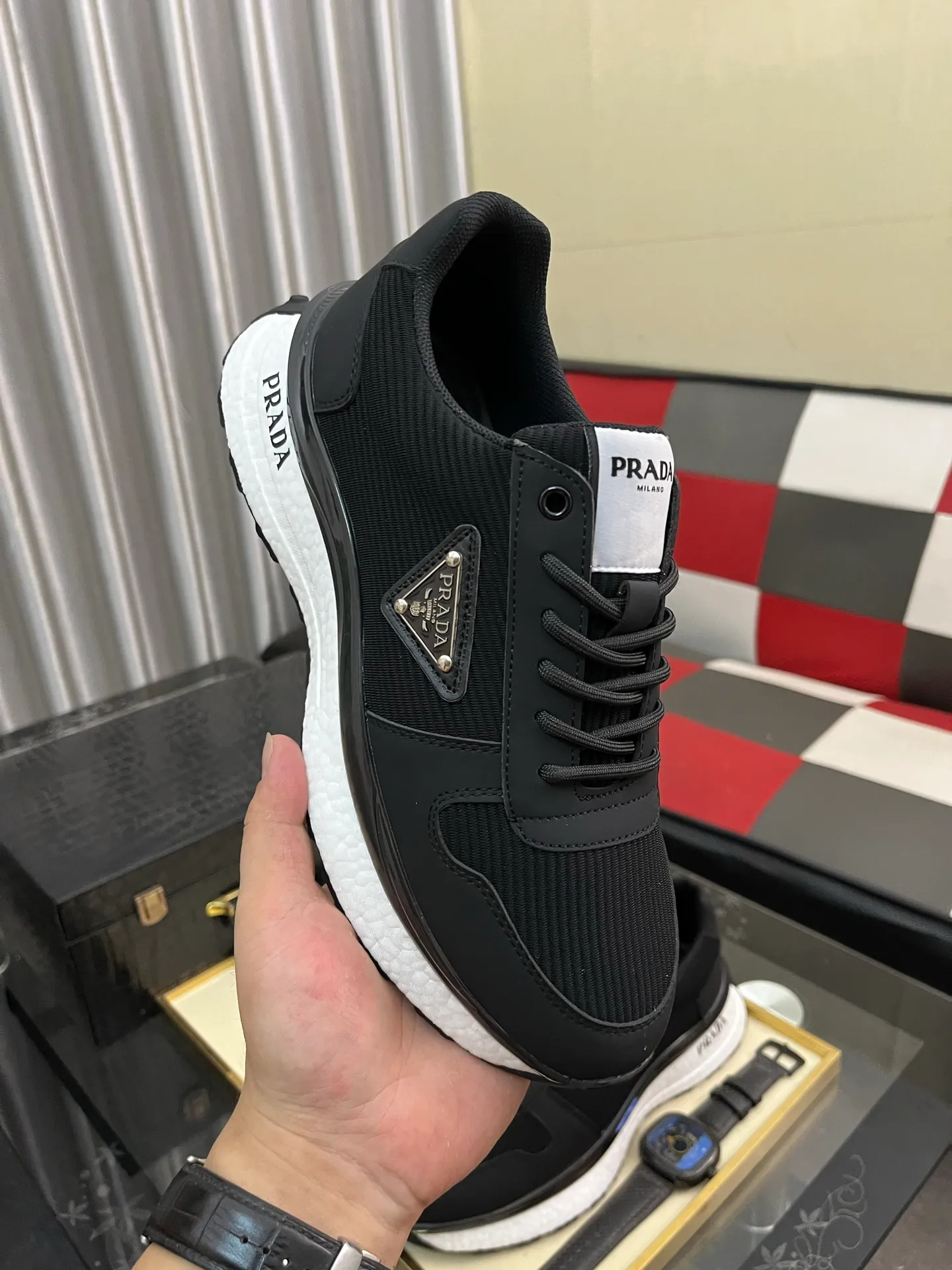 Men's Men's Shoes 💰458⌚️⌚️ Prada/Prada Men's new casual shoes, this sports shoe is made of imported calfskin upper with breathable mesh and breathable mesh lining. The foot pads are made of sheepskin, and the outsole is made of non-slip sports exclusive rubber outsole with logo. It feels good on the feet and is a fashionable item! Size: 38-44 4️⃣colors available